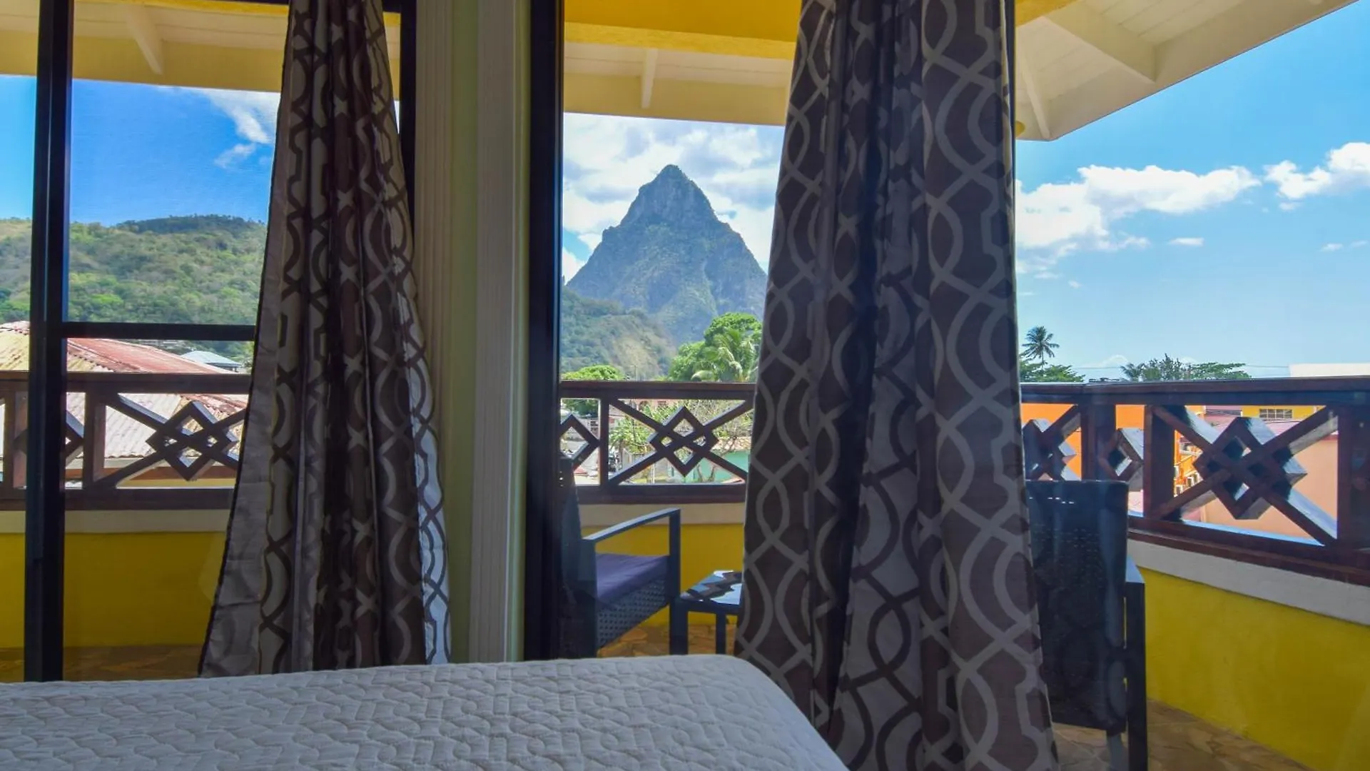 Sea Piton View Apartment- Location, Convenience, Modern Living Soufrière